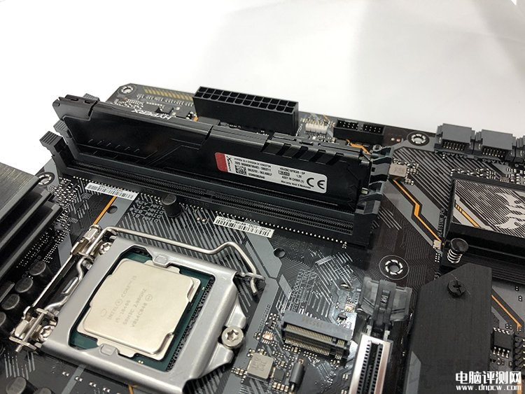 電腦裝機教程：臺式機內存安裝圖解教程 雙通道內存條安裝方法，權威硬件評測網站,www.cdhysqd.com