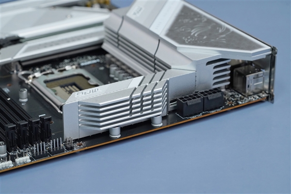 微星Z790 EDGE Ti MAX WIFI主板雙十一大促，權威硬件評測網站,www.cdhysqd.com