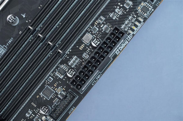 微星Z790 EDGE Ti MAX WIFI主板雙十一大促，權威硬件評測網站,www.cdhysqd.com