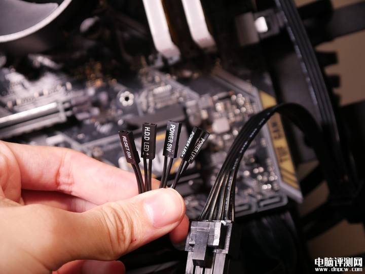 電腦裝機(jī)教程：DIY組裝電腦裝機(jī)高清圖文教程，權(quán)威硬件評(píng)測(cè)網(wǎng)站,www.cdhysqd.com