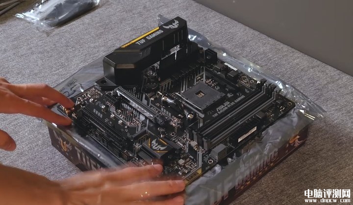電腦裝機(jī)教程：DIY組裝電腦裝機(jī)高清圖文教程，權(quán)威硬件評(píng)測(cè)網(wǎng)站,www.cdhysqd.com