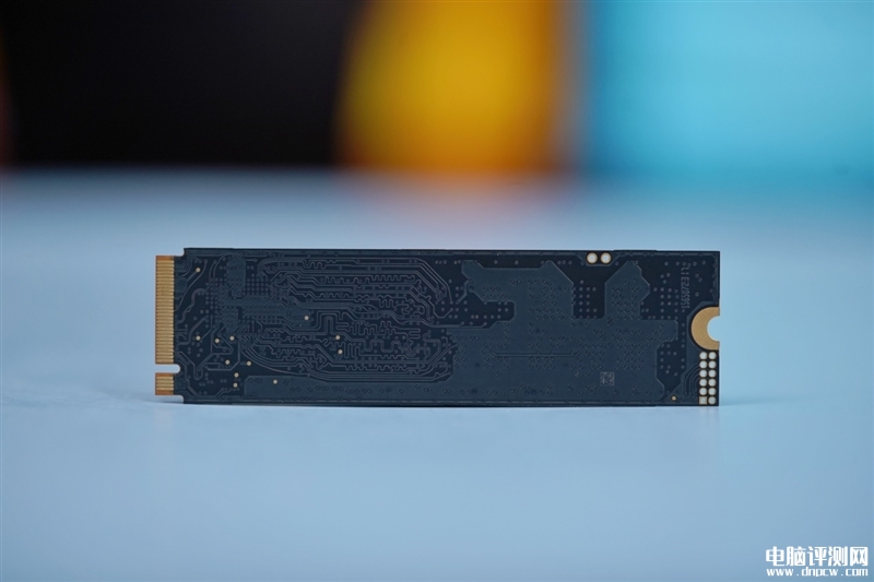 最新硬盤評測：長江存儲致態(tài)Ti600 2TB SSD評測，權威硬件評測網(wǎng)站,www.cdhysqd.com