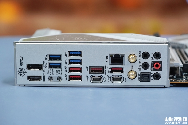 最新主板評測：微星MPG Z790 EDGE TI MAX WIFI刀鋒鈦主板評測，權(quán)威硬件評測網(wǎng)站,www.cdhysqd.com