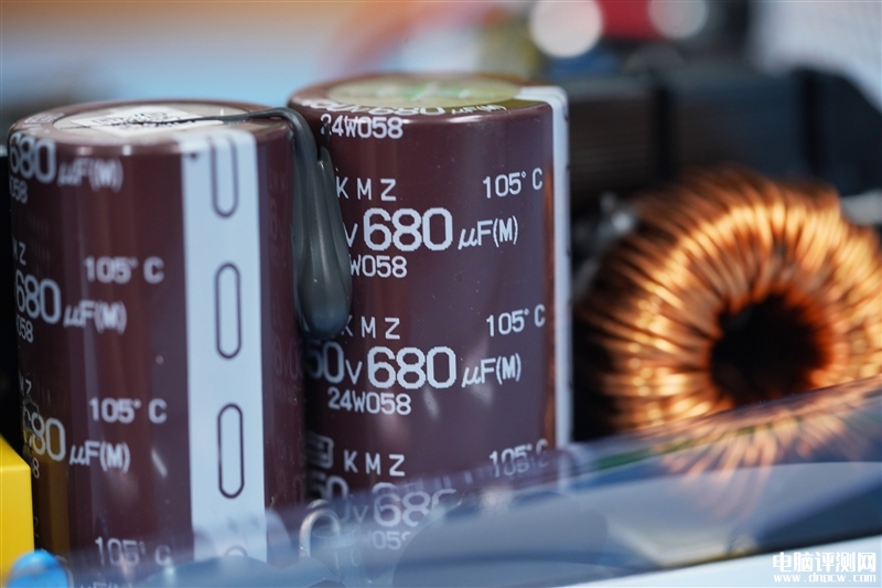 最新電源評測：鑫谷昆侖MU-1000G冰山版電源評測，權威硬件評測網站,www.cdhysqd.com