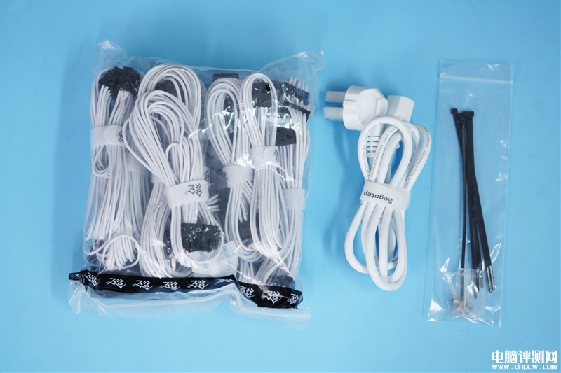 最新電源評測：鑫谷昆侖MU-1000G冰山版電源評測，權威硬件評測網站,www.cdhysqd.com