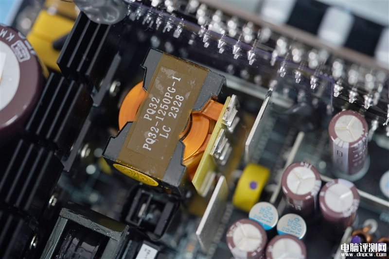 最新電源評測：鑫谷昆侖MU-1000G冰山版電源評測，權威硬件評測網站,www.cdhysqd.com