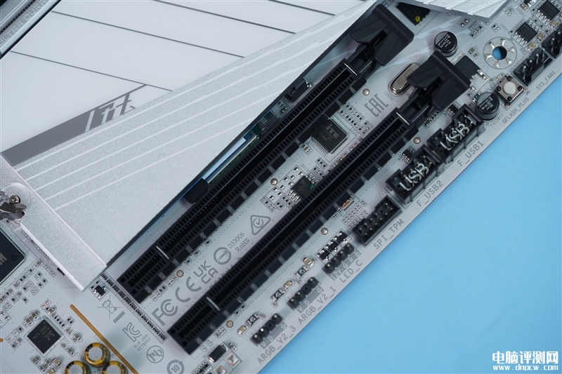 最新主板評測：技嘉冰雕X Z790 AORUS PRO X主板評測，權(quán)威硬件評測網(wǎng)站,www.cdhysqd.com