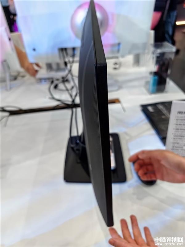 微星PRO MP 120Hz系列極窄邊框商用顯示器發(fā)布，權威硬件評測網站,www.cdhysqd.com