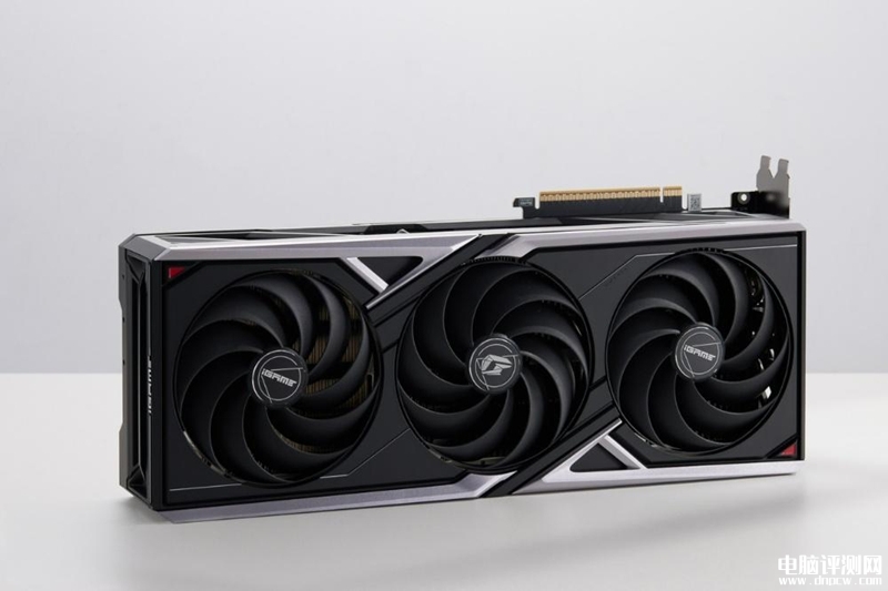 七彩虹iGame GeForce RTX 5090D Vulcan OC 32GB火神顯卡上市 售價(jià)23499元，權(quán)威硬件評(píng)測(cè)網(wǎng)站,www.cdhysqd.com