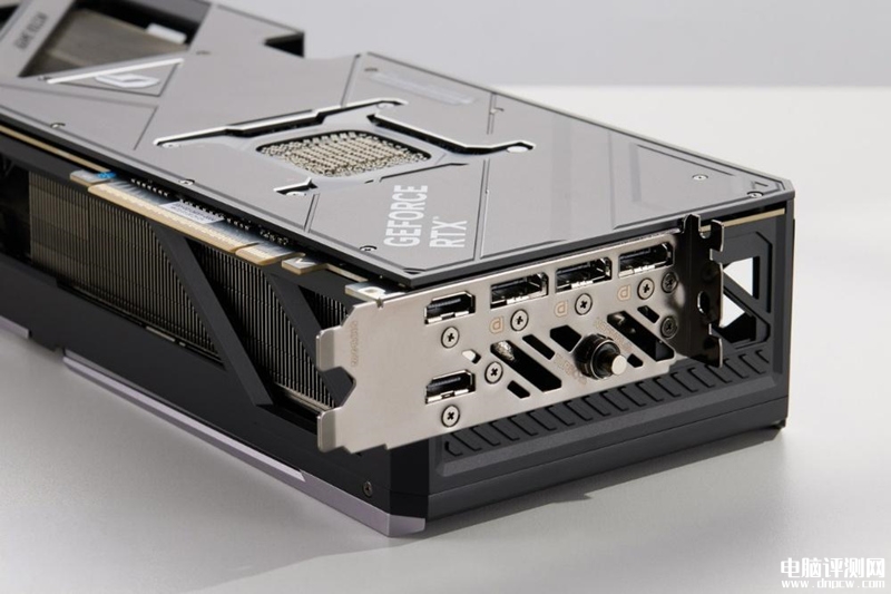 七彩虹iGame GeForce RTX 5090D Vulcan OC 32GB火神顯卡上市 售價(jià)23499元，權(quán)威硬件評(píng)測(cè)網(wǎng)站,www.cdhysqd.com