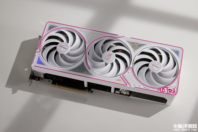 七彩虹iGame GeForce RTX 5080 Ultra W OC 16GB顯卡開賣 街頭涂鴉主題售價9999元，權威硬件評測網(wǎng)站,www.cdhysqd.com