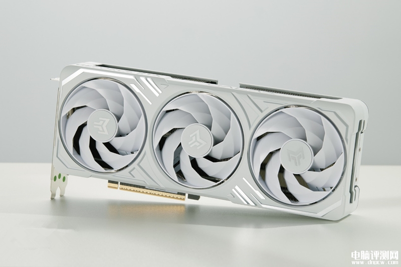 影馳GeForce RTX 5070 Ti金屬大師白金版OC顯卡上市 售價7499元，權(quán)威硬件評測網(wǎng)站,www.cdhysqd.com